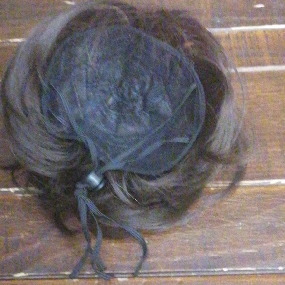 Two Medium hats and a wig for dogs - Picture 9 of 11